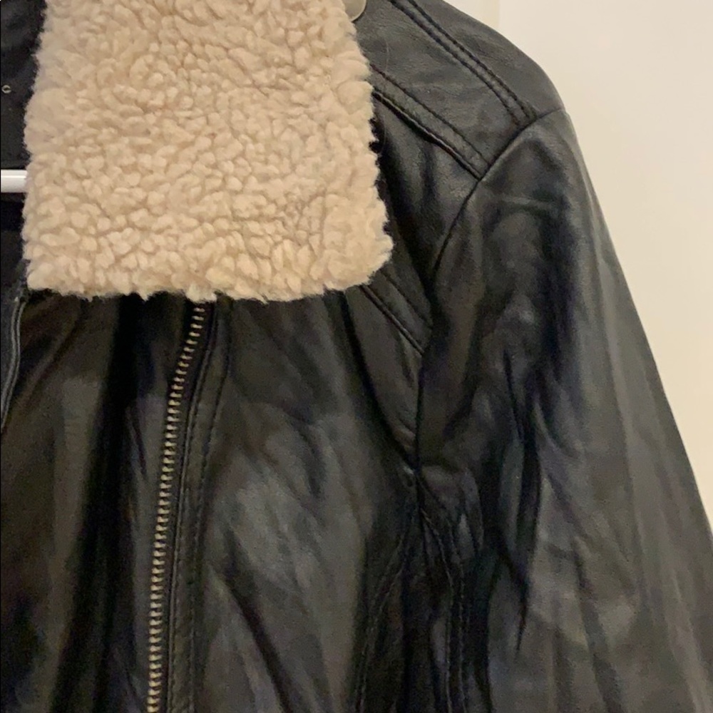 leather jacket - Picture 2 of 3